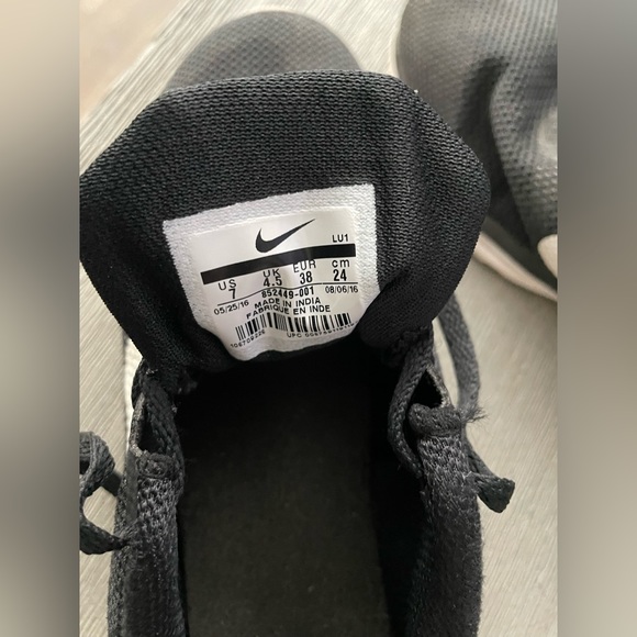 USED/ Wmns In-Season TR 6 'Black' size 7 - Picture 3 of 5